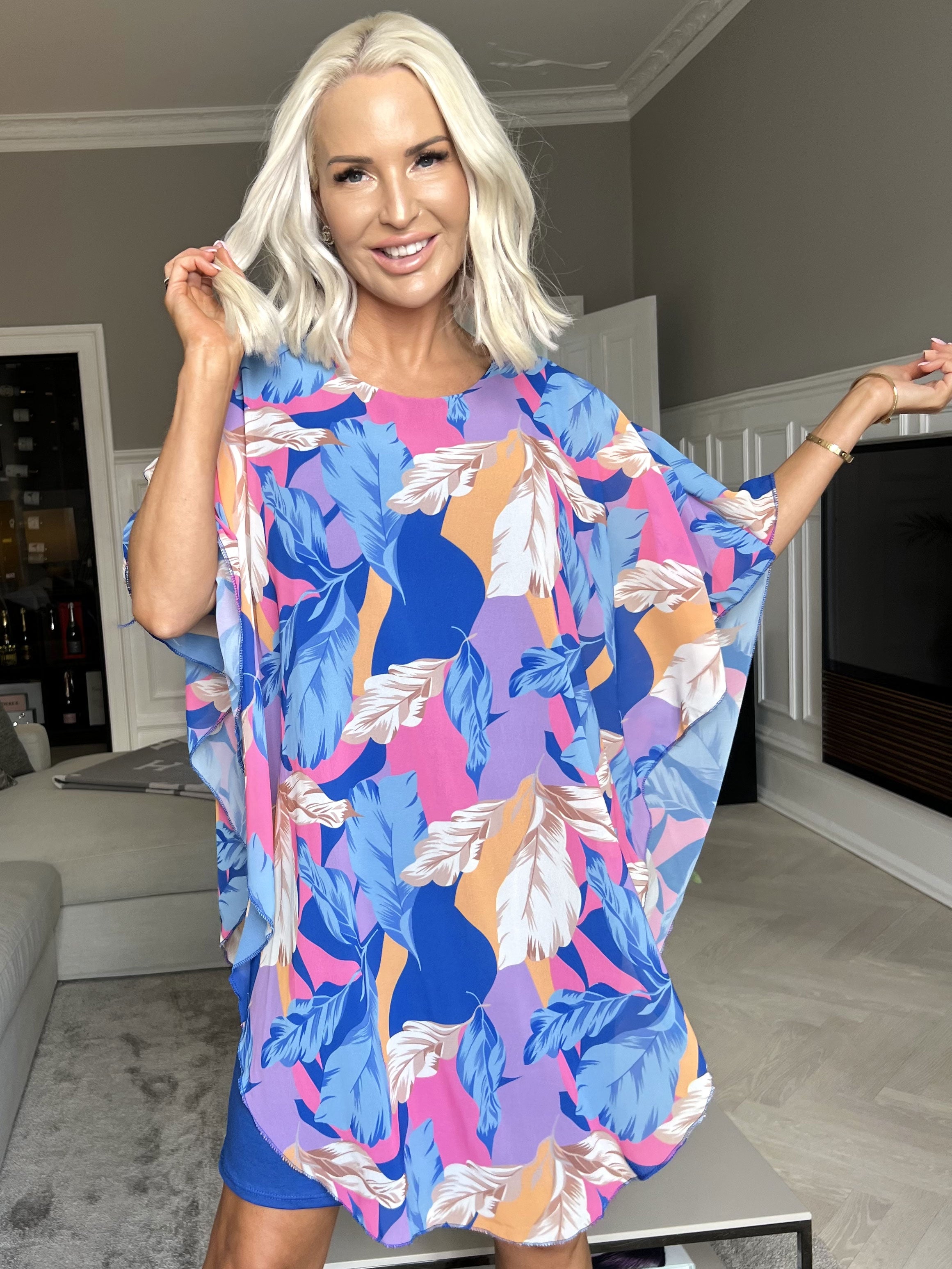 Kenya Feather - Tunikaklänning med mönstrat chiffonglager